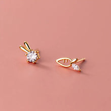 Laden Sie das Bild in den Galerie-Viewer, Hasen Karotten Ohrstecker aus Silber