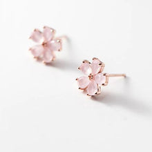 Laden Sie das Bild in den Galerie-Viewer, Blumen Kristall Ohrstecker aus Silber