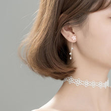 Laden Sie das Bild in den Galerie-Viewer, Blumen Kristall Ohrstecker aus Silber