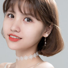 Laden Sie das Bild in den Galerie-Viewer, Blumen Kristall Ohrstecker aus Silber