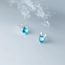 Laden Sie das Bild in den Galerie-Viewer, Blaue Rentier Ohrstecker aus Silber