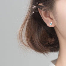 Laden Sie das Bild in den Galerie-Viewer, Blaue Rentier Ohrstecker aus Silber