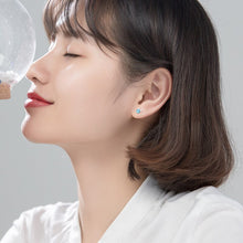 Laden Sie das Bild in den Galerie-Viewer, Blaue Rentier Ohrstecker aus Silber