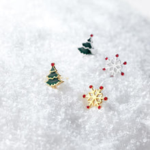 Laden Sie das Bild in den Galerie-Viewer, Weihnachtsbaum Schneeflocken Ohrstecker aus Silber