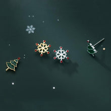 Laden Sie das Bild in den Galerie-Viewer, Weihnachtsbaum Schneeflocken Ohrstecker aus Silber