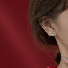 Laden Sie das Bild in den Galerie-Viewer, Weihnachtsbaum Schneeflocken Ohrstecker aus Silber