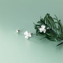Laden Sie das Bild in den Galerie-Viewer, Kleeblatt Ohrstecker aus Silber