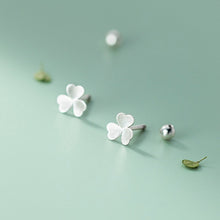 Laden Sie das Bild in den Galerie-Viewer, Kleeblatt Ohrstecker aus Silber
