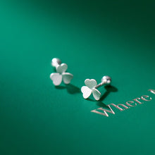 Laden Sie das Bild in den Galerie-Viewer, Kleeblatt Ohrstecker aus Silber