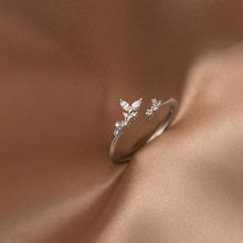 Laden Sie das Bild in den Galerie-Viewer, Zirkonia Zweig Ring aus Silber