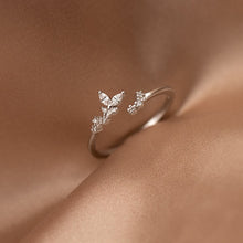 Laden Sie das Bild in den Galerie-Viewer, Zirkonia Zweig Ring aus Silber