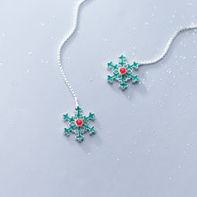 Laden Sie das Bild in den Galerie-Viewer, Grüne Schneeflocken Ohrstecker aus Silber