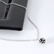 Laden Sie das Bild in den Galerie-Viewer, Kieferzapfen Halskette