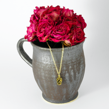 Laden Sie das Bild in den Galerie-Viewer, Kieferzapfen Halskette