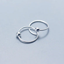 Laden Sie das Bild in den Galerie-Viewer, Kugel Ohrringe aus Silber