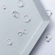 Laden Sie das Bild in den Galerie-Viewer, Kugel Ohrringe aus Silber