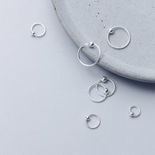 Laden Sie das Bild in den Galerie-Viewer, Kugel Ohrringe aus Silber