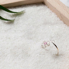 Laden Sie das Bild in den Galerie-Viewer, Kirschblüten Ring aus Silber