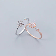Laden Sie das Bild in den Galerie-Viewer, Zirkonia Blumen Ring aus Silber