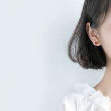 Laden Sie das Bild in den Galerie-Viewer, Rentier Ohrstecker aus Silber