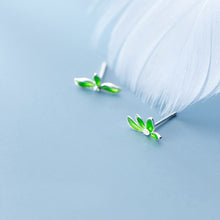 Laden Sie das Bild in den Galerie-Viewer, Grüne Blatt Ohrstecker aus Silber
