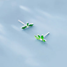Laden Sie das Bild in den Galerie-Viewer, Grüne Blatt Ohrstecker aus Silber