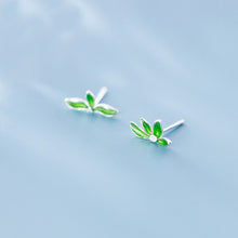 Laden Sie das Bild in den Galerie-Viewer, Grüne Blatt Ohrstecker aus Silber