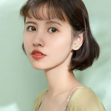 Laden Sie das Bild in den Galerie-Viewer, Grüne Blatt Ohrstecker aus Silber