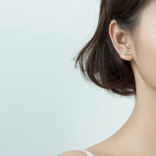 Laden Sie das Bild in den Galerie-Viewer, Grüne Blatt Ohrstecker aus Silber