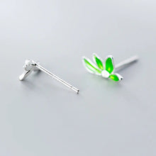 Laden Sie das Bild in den Galerie-Viewer, Grüne Blatt Ohrstecker aus Silber