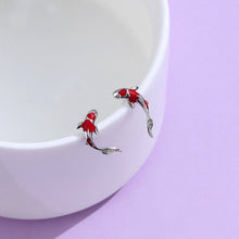 Laden Sie das Bild in den Galerie-Viewer, Koifisch Ohrstecker aus Silber