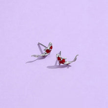 Laden Sie das Bild in den Galerie-Viewer, Koifisch Ohrstecker aus Silber