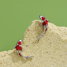 Laden Sie das Bild in den Galerie-Viewer, Koifisch Ohrstecker aus Silber