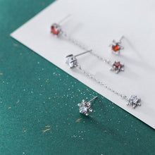 Laden Sie das Bild in den Galerie-Viewer, Schneeflocken Ohrstecker aus Silber