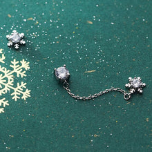 Laden Sie das Bild in den Galerie-Viewer, Schneeflocken Ohrstecker aus Silber