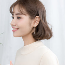 Laden Sie das Bild in den Galerie-Viewer, Schneeflocken Ohrstecker aus Silber