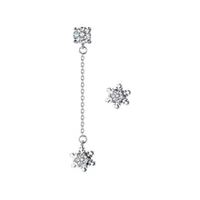 Laden Sie das Bild in den Galerie-Viewer, Schneeflocken Ohrstecker aus Silber