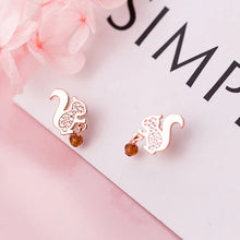 Laden Sie das Bild in den Galerie-Viewer, Eichhörnchen Ohrstecker aus Silber