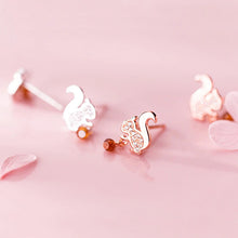 Laden Sie das Bild in den Galerie-Viewer, Eichhörnchen Ohrstecker aus Silber