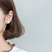 Laden Sie das Bild in den Galerie-Viewer, Eichhörnchen Ohrstecker aus Silber