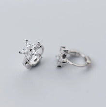 Laden Sie das Bild in den Galerie-Viewer, Stern Ohrringe aus Silber