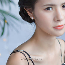 Laden Sie das Bild in den Galerie-Viewer, Stern Ohrringe aus Silber