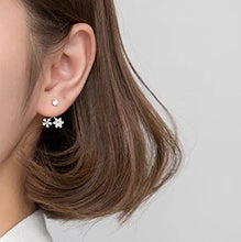 Laden Sie das Bild in den Galerie-Viewer, Zirkonia Blumen Ohrstecker aus Silber