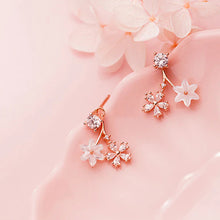Laden Sie das Bild in den Galerie-Viewer, Zirkonia Blumen Ohrstecker aus Silber