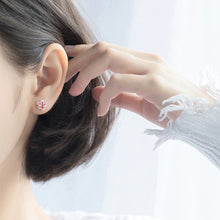 Laden Sie das Bild in den Galerie-Viewer, Pink Weisse Blumen Ohrstecker aus Silber