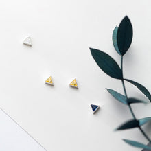 Laden Sie das Bild in den Galerie-Viewer, Dreieck Ohrstecker aus Silber