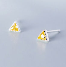 Laden Sie das Bild in den Galerie-Viewer, Dreieck Ohrstecker aus Silber