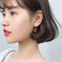 Laden Sie das Bild in den Galerie-Viewer, Dreieck Ohrstecker aus Silber