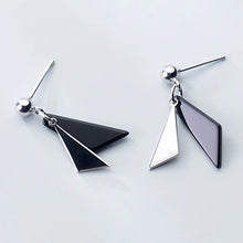 Laden Sie das Bild in den Galerie-Viewer, Dreieck-Tropfen Ohrstecker aus Silber