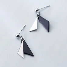 Laden Sie das Bild in den Galerie-Viewer, Dreieck-Tropfen Ohrstecker aus Silber